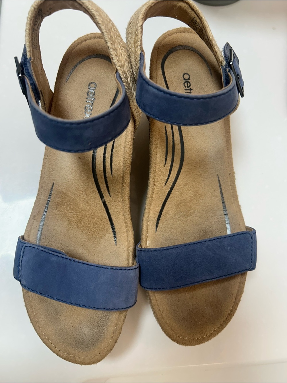 AETREX NAVY SYDNEY Espadrille style wedge sandals. Like new. Size 38(7.5-8)